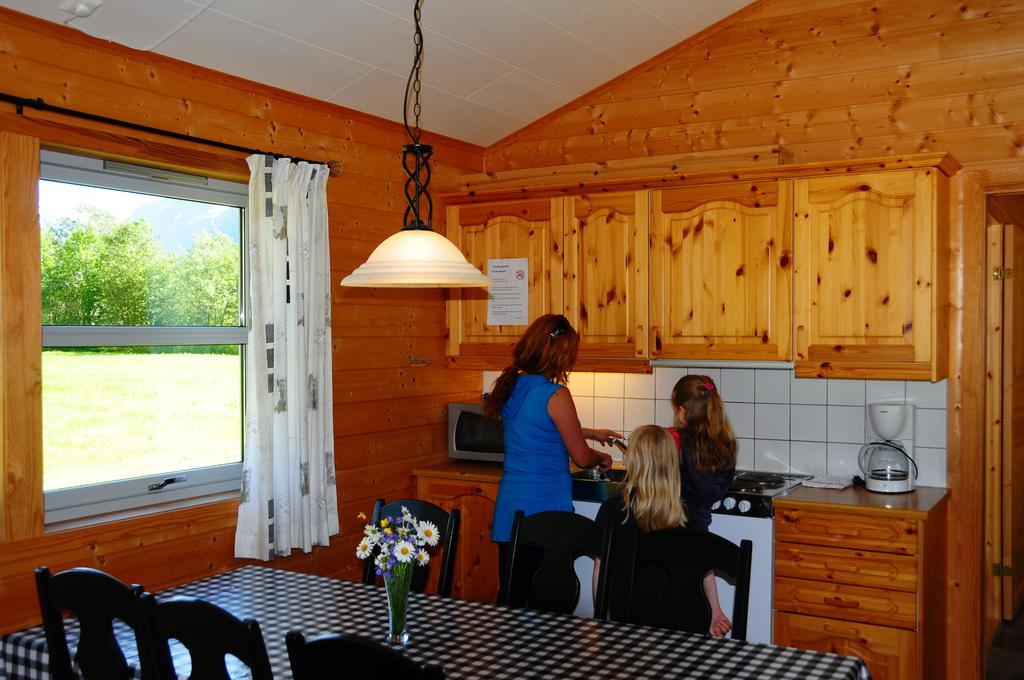 Boyum Camping Hotel Fjaerland Room photo